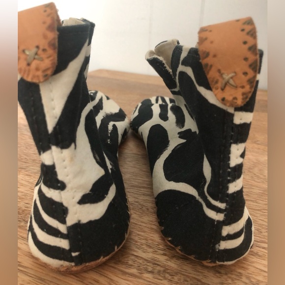 Issued Size 8 Bootie - Picture 2 of 5